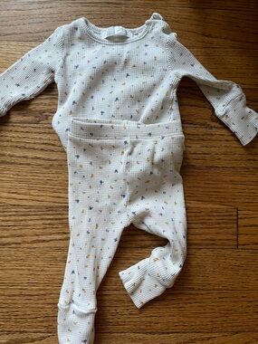 Zara baby onesie with matching pants. Like new 1-3 months